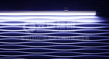 選顏色也有大學(xué)問，LED洗墻燈綠光白光哪種照射得遠?