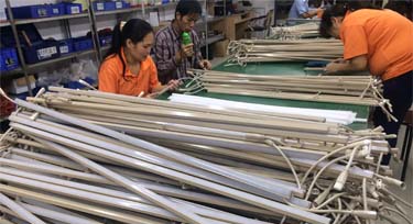 浙江樊總訂購光臣照明的LED線條燈準(zhǔn)備出貨了