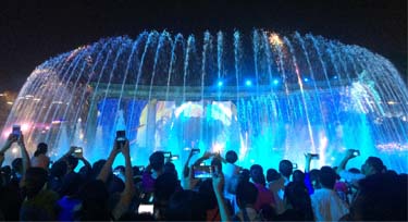 不只LED護(hù)欄管，DMX512控制技術(shù)已經(jīng)遍及到燈光秀