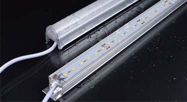 為了宋哥哥，線條燈妹妹努力學游泳