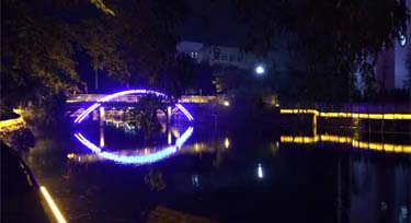 學(xué)院亮化 LED洗墻燈打造出美麗西湖的感覺(jué)