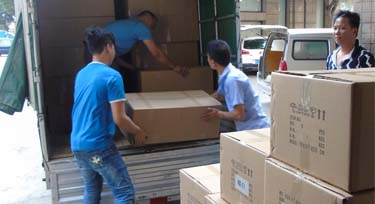 避開物流擁堵650個(gè)LED投光燈專車直達(dá)重慶