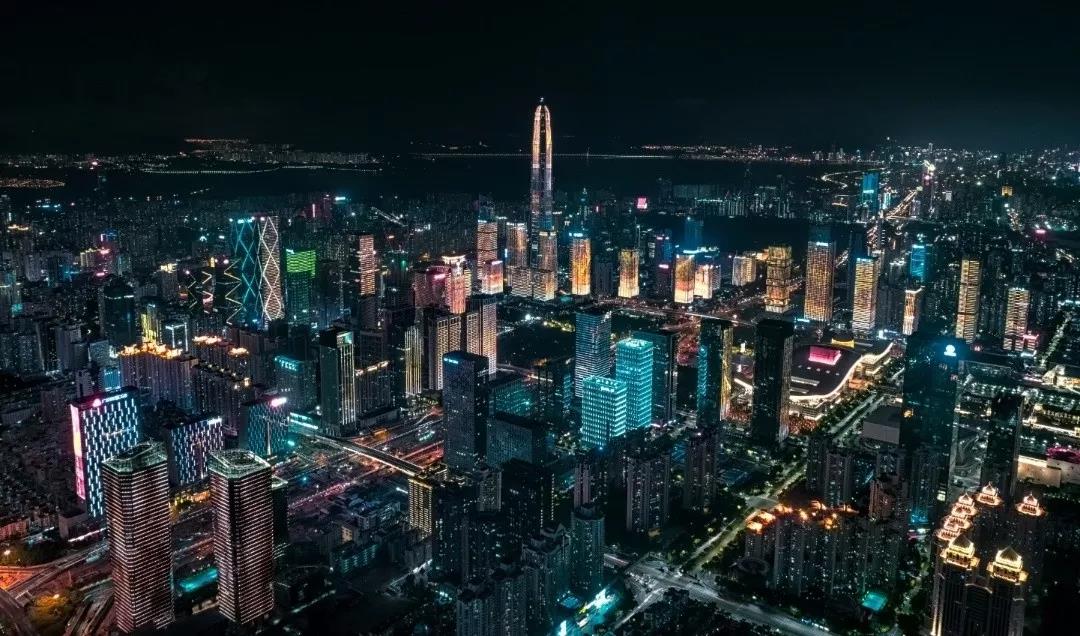 城市夜景亮化應(yīng)有合理的設(shè)計(jì)和規(guī)劃，完善功能性