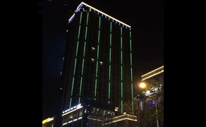 四川客戶鐘愛這款護欄管，DMX512全彩LED護欄管樓體亮化順利亮燈
