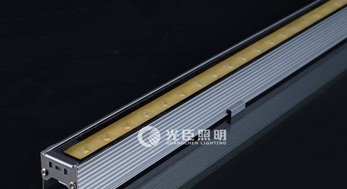 河南鄭州地產(chǎn)樓盤亮化項(xiàng)目，光臣金黃光LED線條燈獲客戶贊賞