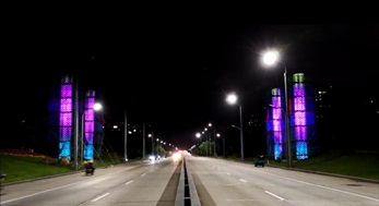 常洪隧道口夜景亮化提升，廢棄立柱“華麗變身”